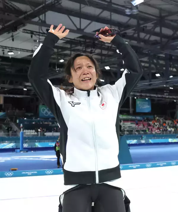 【五輪】高木菜那さん、妹・美帆を２度、涙で抱き寄せる「よく頑張ったよ、本当に」１５００Ｍで６位