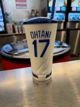 大谷翔平“不振”の影響は意外なところにも…背番号「１７」入り限定ドリンクカップ発売３日で値下げ！さらに大サービスも展開！