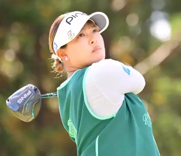 【女子ゴルフ】鈴木愛が大混戦制し今季初優勝、通算２３勝目「見てもらえるように」自身のアパレルブランドアピール