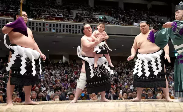 豊昇龍が照ノ富士最後の横綱土俵入りで太刀持ち　露払いは大の里「横綱２人を選んでくれて、うれしかった」