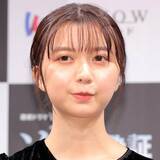 「上白石萌歌「ふゆがすき」耳まですっぽり入ったグレーのニット帽姿が可愛い！「雪降った日のファッションもかわいすぎます！！」」の画像1