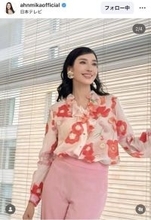 アンミカの足が長すぎぃ！春らしい桃色コーデに絶賛の声「可憐なお花に見えます」「バッチリ素敵」