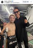 「布袋寅泰、試合直後の井上尚弥とがっちりハグ！豪華２ショットに「最高に素敵な写真」「カッコ良すぎ」」の画像1
