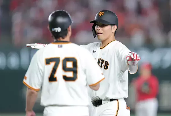 巨人打線が「ワンパンチ」返上　今季初４戦連続２ケタの１６安打 　今季初２ケタの１１得点大勝で２年ぶりの貯金「１０」