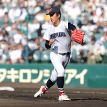 【甲子園】横浜・織田翔希、最速１５３キロで初回無失点も２５球を費やす　２回もピンチしのぐ