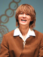 Ｍ！ＬＫ・佐野勇斗「みずいらず」両親との３ショットに「素敵な家族」「いい写真すぎ」「尊い」