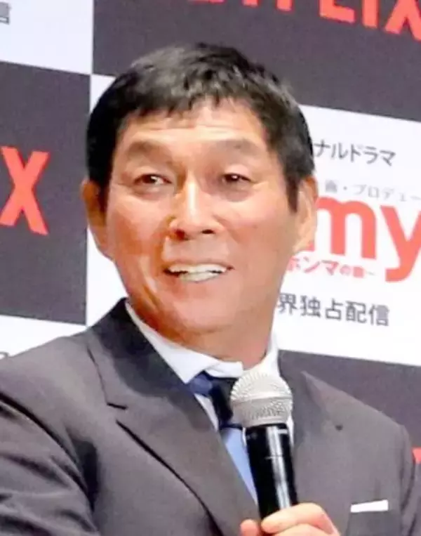 明石家さんま“息子”二千翔さん、さんまの結婚式出席は「一生の宝物」「長生きしてずっとそばにいてほしい」