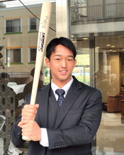 【ヤクルト】ドラフト１位ルーキーの松下歩叶が入寮時に持ち込んだものはあのレジェンドのバット