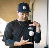 「巨人・田中将大、今年もきてます！きてます！ハンドパワー風の撮影案提案に笑顔で快諾」の画像1