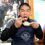 「【オリックス】ドラフト１位・藤川敦也＆同２位・森陽樹が宮崎キャンプ「完走」誓う…初休日に「ねりくり」作り体験」の画像1