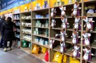 ティナもミロも大人気！ミラノ五輪公式マスコットのぬいぐるみ、完売するストアも…現地発、担当記者の日記