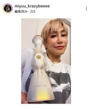 ５１歳・山本美憂の最新ショット！「現在は…」近況伝える　金髪ショート＆赤リップが素敵