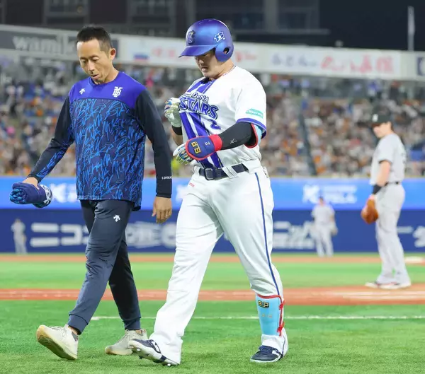【ＤｅＮＡ】牧秀悟が負傷交代　内野安打で激走も右太もも裏付近を触りながら苦悶の表情