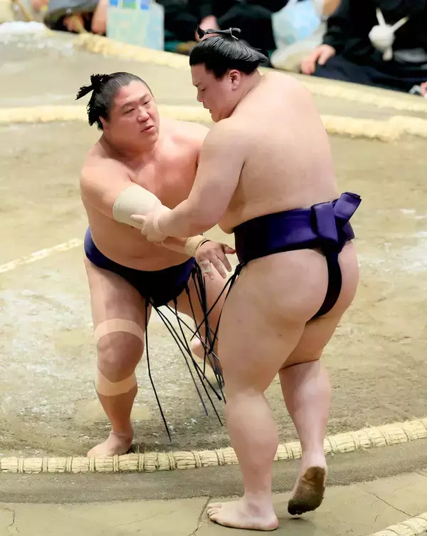 不屈の若隆景、２４年九州場所以来の初日から３連勝　義ノ富士を寄り切る「下からいく意識だった」横綱不在の夏場所盛り上げる