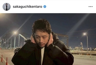 坂口健太郎、新ドラマのショット解禁に反響「ワクワク」「わーい」「テンション上がってます」