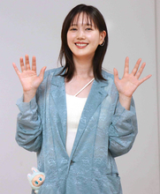 本田翼　お気に入りのキャラクターをポケットにしのばせてイベント登壇「ＱＯＬが上がります」