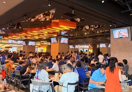 Ｗ杯＆巨人戦で水道橋は大混雑　日本・チュニジア戦パブリックビューイングは行列で入場できず