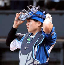 【日本ハム】郡司裕也ピカピカの防具で今季初マスク　「今年ピッチャーの球、１球も受けてない。（それでも）できるもんですね」　８回から２回無失点