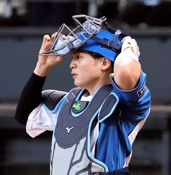 【日本ハム】郡司裕也ピカピカの防具で今季初マスク　「今年ピッチャーの球、１球も受けてない。（それでも）できるもんですね」　８回から２回無失点