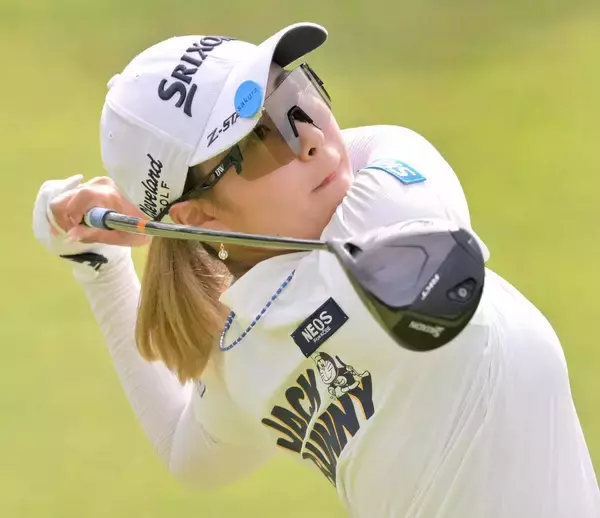 【女子ゴルフ】鳥居さくらが単独首位ターン　桑木志帆が１差２位　吉田鈴、吉崎マーナら３位で追走