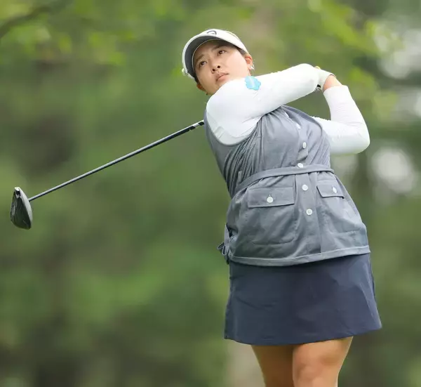 【女子ゴルフ】鈴木愛が３度目連覇へ好発進　韓国の１７歳アマと同組「桁違い。７０ヤード置いていかれた」