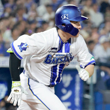 【ＤｅＮＡ】ノーノー阻止から一気に逆転！佐野恵太の中前打から流れを引き寄せ中日に逆転勝ちで最下位・広島と３・５差に