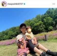 ２児の母・吉木りさ、公園での家族ショットを披露「温泉ではパパが２人とも面倒見てくれた」･･･夫は俳優の和田正人
