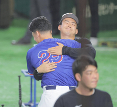 【巨人】小笠原慎之介にいきなりの“洗礼”　「靴ひもを結ばれた」と後輩たちから早速イタズラも…