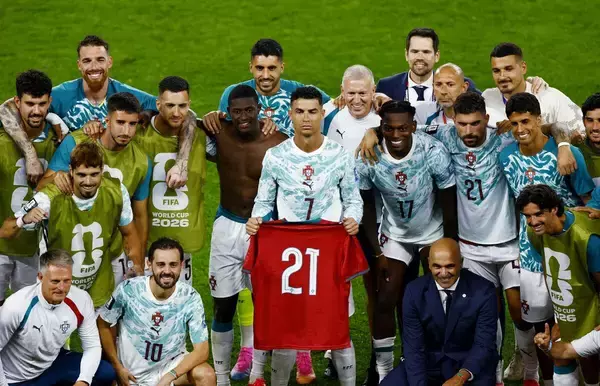 【Ｗ杯】ポルトガル、１年前に死去ジョタさんに捧げる劇的勝利…Ｃロナウドは試合後ジョタさんの「背番２１」姿に