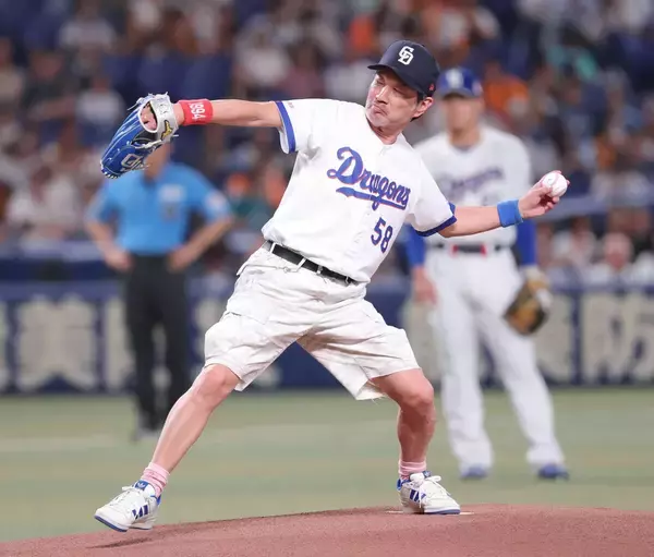 【中日】「キム兄」木村祐一が始球式に登場　ワンバウンド投球も笑顔「ドラゴンズの勝利を願って投げます」