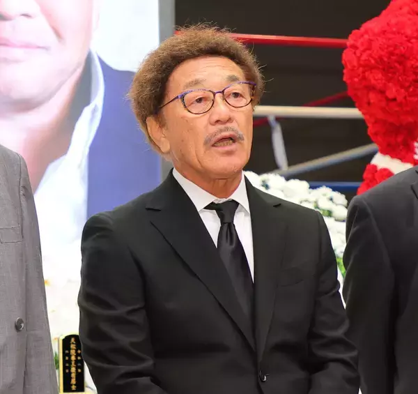 【ボクシング】具志堅さん、涙声でお別れの言葉「一晩中泣きました」大橋秀行氏は「幻の右」伝授秘話を披露…“聖地”後楽園ホールで「ガッツ石松さんお別れの会」