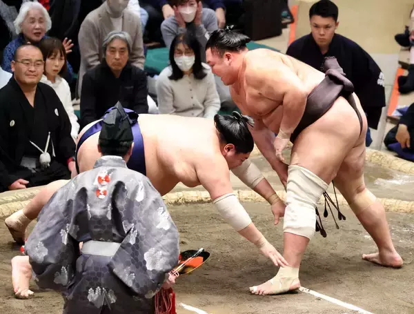 朝乃山　全勝・阿炎を撃破し首位に１差ぴたり追走　同じ３１歳同士「今度は幕内上位で戦いたい」