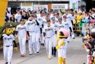 【阪神】藤川球児監督、歓迎セレモニーで「連覇という言葉は使いません」…春季宜野座キャンプスタート