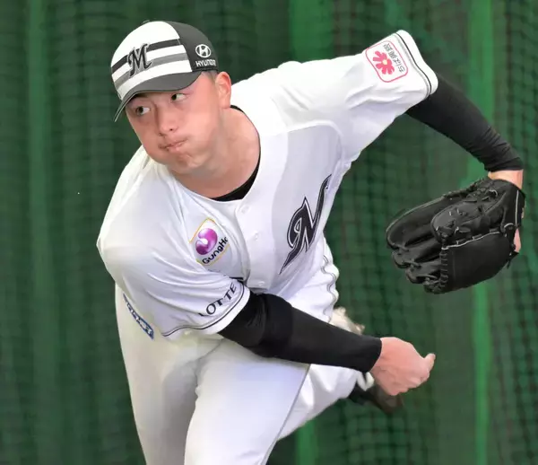 【ロッテ】初の開幕投手に意欲を示す４年目右腕がブルペンで４１球　「まだまだ良くなります」と自信