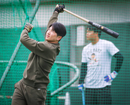 【巨人】泉口友汰が休日返上トレ　ハードなキャンプ中も「体を動かしたいなと」即席サイン会も