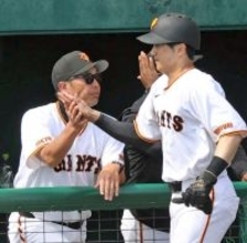 【巨人】阿部慎之助監督「存在感を出してくれている」昨季ベストナインの泉口友汰がフル出場で３安打１打点