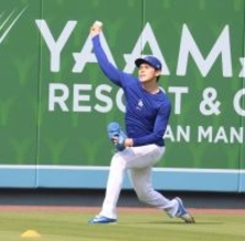 佐々木朗希が投手コーチ２人つきっきりでキャッチボール　日本時間３１日先発予定、ＯＰ戦防御率１５・５８