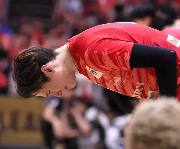 【バレー】高橋藍、涙止まらず「最後チームを勝たせたかった…」連覇逃すも、主将がチームに残したもの…ＳＶリーグ決勝