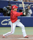「【広島】名原典彦がビックプレー　右翼ポール際の大飛球をジャンピングキャッチ　育成出身４年目がフェンスに激突しながら好捕」の画像1