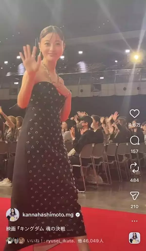 橋本環奈のドレス姿が「後ろどうなってんの？？」「一瞬、外れてるのかと」「翼みたい」と話題…映画「キングダムー」ワールドプレミア