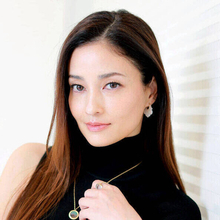 黒木メイサの最新姿に「エグい」「信じられない」「ナゼ…」「びっくりした」「まーーーたまげた」沖縄で２ショット