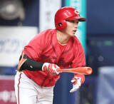 「【広島】プロ野球史上最大の身長差対決！？１６３センチのドラ３・勝田成「本当に大きいなと思った」２１３センチのジェリーと対戦」の画像1