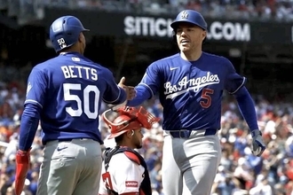 ドジャース打線爆発、大谷翔平１号から５発１３得点　史上初「青色ユニ」でフリーマンの予言的中「打ち始めるぞ」