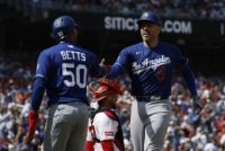 ドジャース打線爆発、大谷翔平１号から５発１３得点　史上初「青色ユニ」でフリーマンの予言的中「打ち始めるぞ」