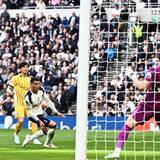 「ヒュルツェラー監督「ファンバステンのようだった！」三笘スーパーボレーを伝説ゴールにたとえる！！」の画像1