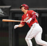 「【楽天】 今季初４番の浅村栄斗が同点ソロ　首位奪取へ２試合ぶりの２号　ベテランが復調　達孝太から左中間への一発」の画像1