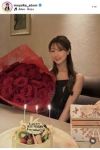 佐々木もよこ、黒のノースリーブドレス姿で美素肌見せ「お美しすぎて可愛すぎる」「素敵なレディ」