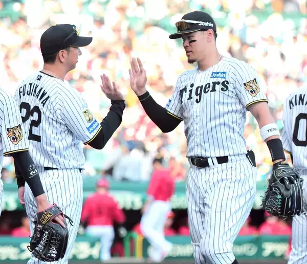 【阪神】４試合ぶり４番復帰の佐藤輝明が先制打＆リーグ単独トップ１１号ソロ！　藤川球児監督「素晴らしいホームランでした」