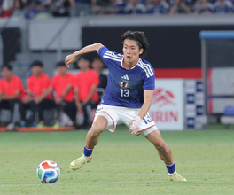 日本代表ＭＦ中村敬斗が子どもたちに呼びかけ「ソックスを下げるのはやめて欲しいです」ケガを懸念