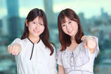 「テレ東新人アナ・鈴木芹里乃＆北川莉央は“ド根性コンビ”　「大学時代から戦友」「回転すし２５皿食べる」意外な一面、目標の番組語る」の画像1